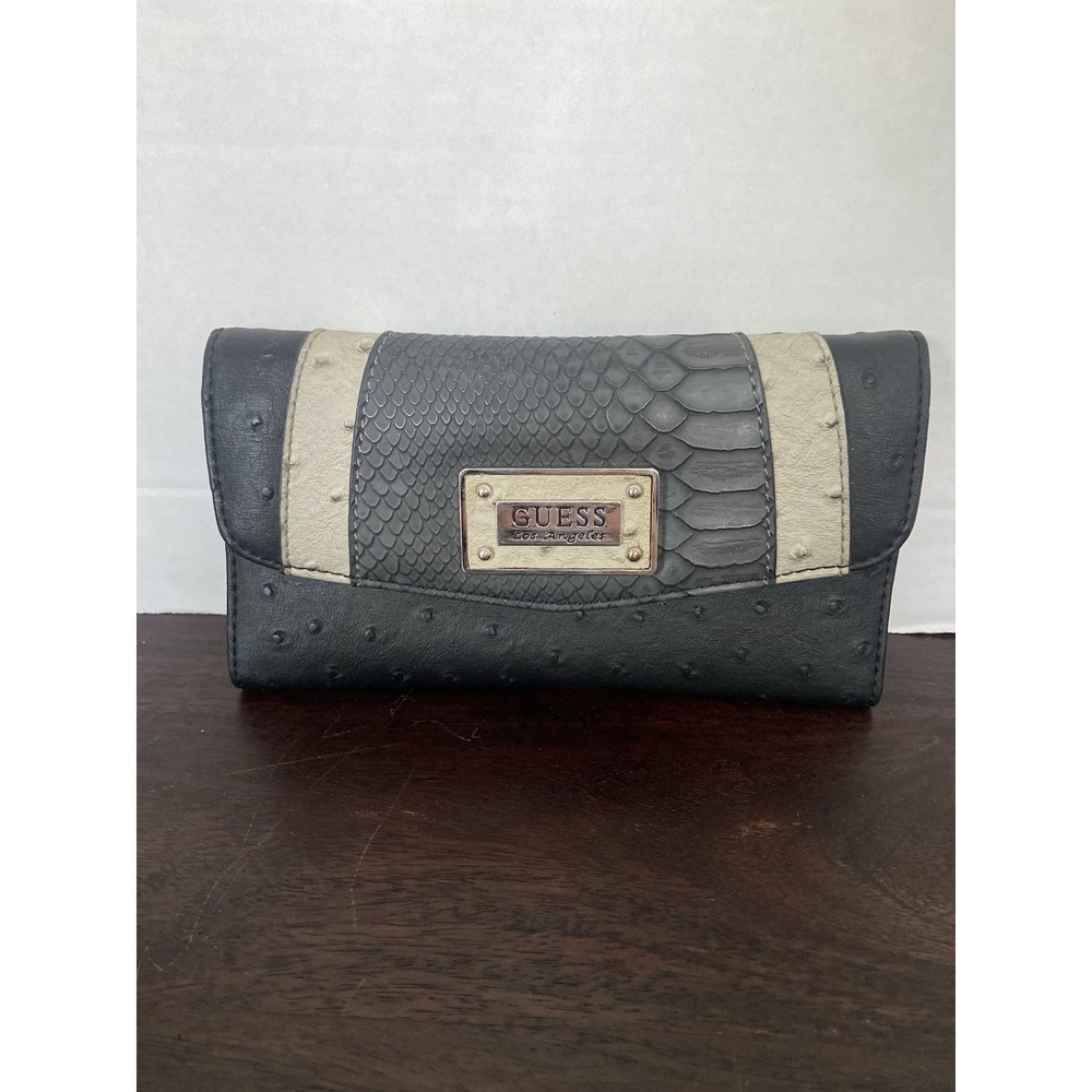 Guess Woman's Textured Wallet Los Angeles